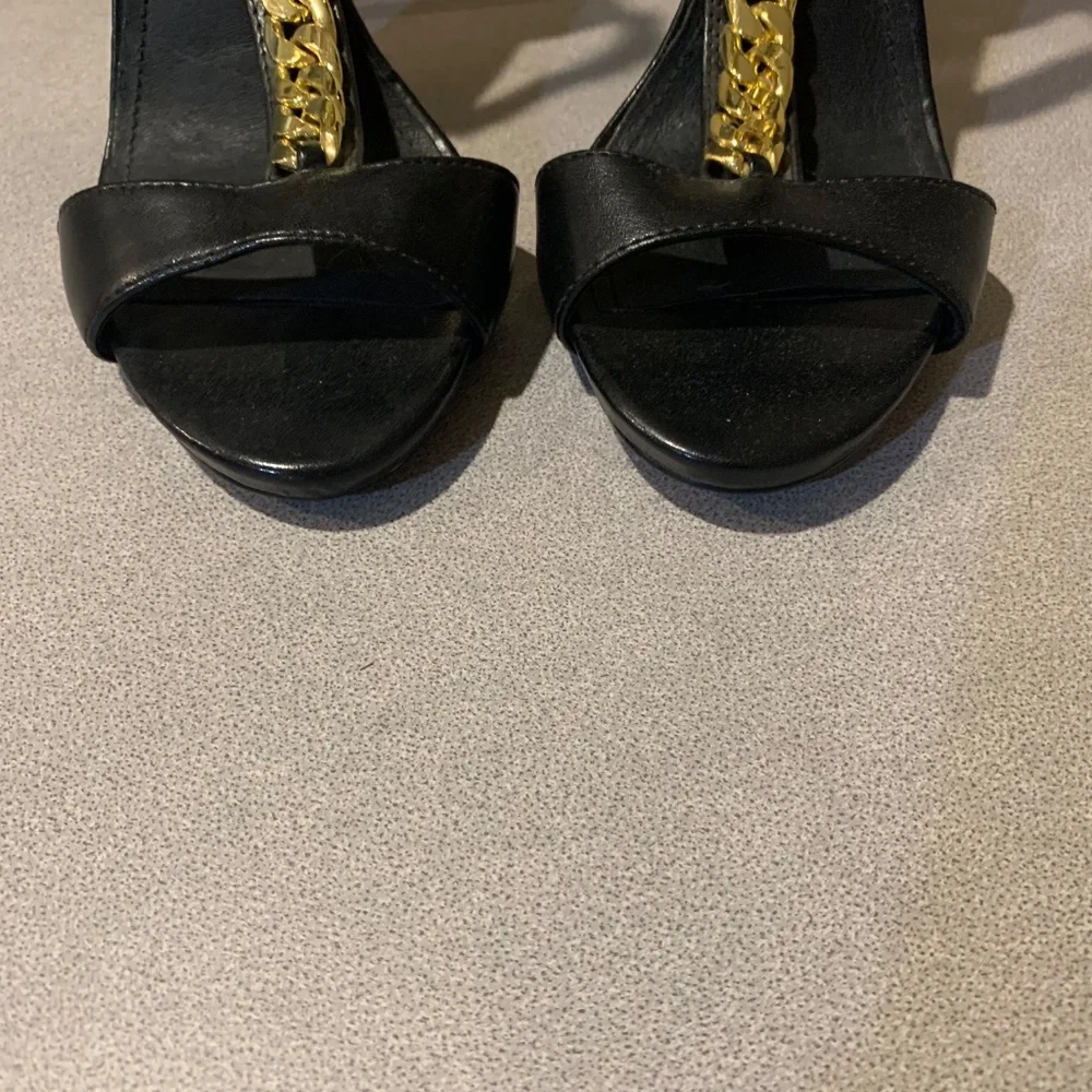 Steve Madden Black/Goldtone Chain High Sandals sz 8.5 M
